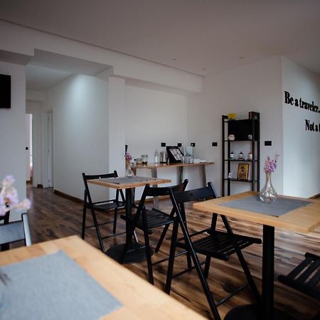 7Seven Hotel Korce Bagian luar foto